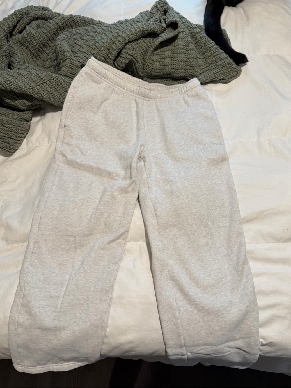 Aritzia Light Gray Wide-Leg Sweatpants